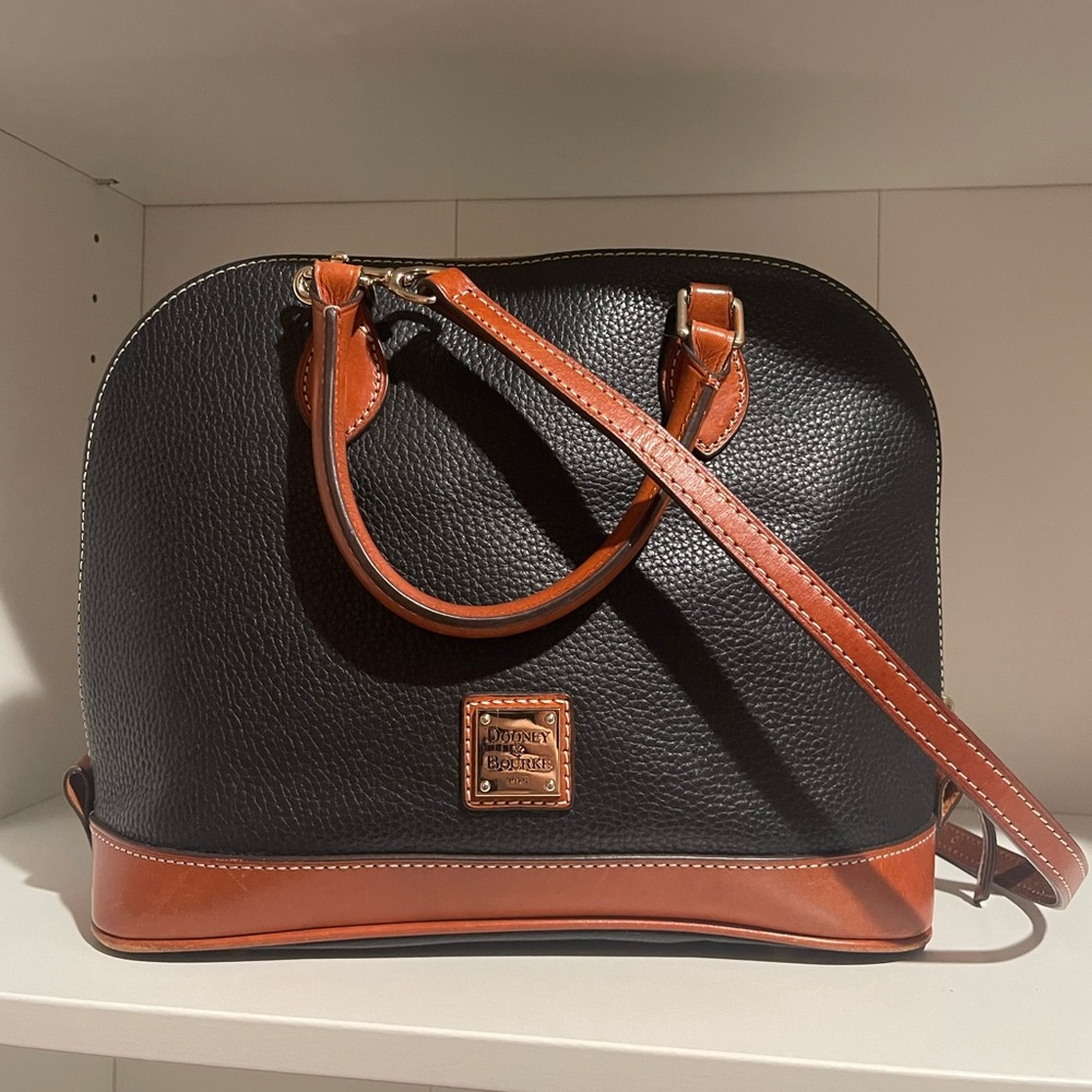 Beautiful bag spacious interior!